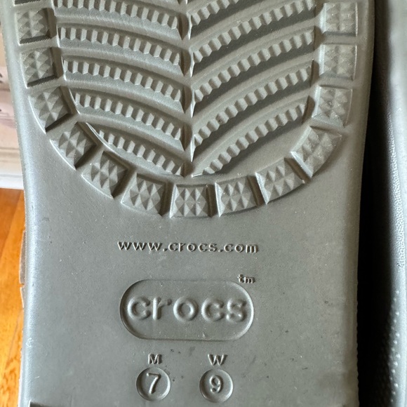Crocs Iconic Comfort Slides Grey (M7) W9) NWOT - Picture 16 of 16